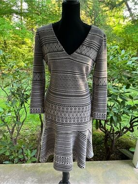 Tracy Reese Black & Cream V-Neck Long Sleeve Knit Dress